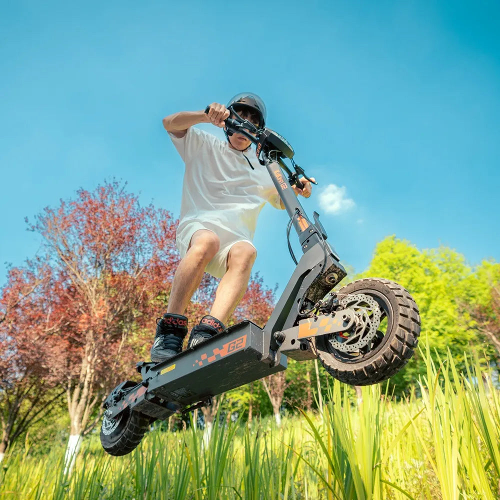 KuKirin G2 Off-Road Electric Scooter: 800W Motor, Robust Build, and Off-Road Tires – Showcasing High-Performance Mobility for Extreme Terrain and Urban Commuting